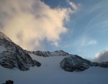 Grossglockner (3798m) - távolban az Erzherzog-Johann-Hütte(3454m)