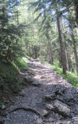 Schneeberg (2076m) - utunk során  a fennsíkig sziklás ösvényen haladunk