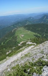 Schneeberg (2076m) - utunk során  a fennsíkig sziklás ösvényen haladunk